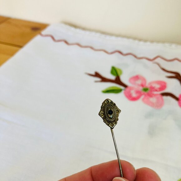 Gold Tone Stick Pin with Black Rhinestone Vintage Lapel Scarf Tie Brooch - Picture 3 of 9